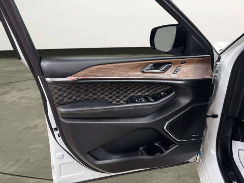 2023 Jeep Grand Cherokee Summit