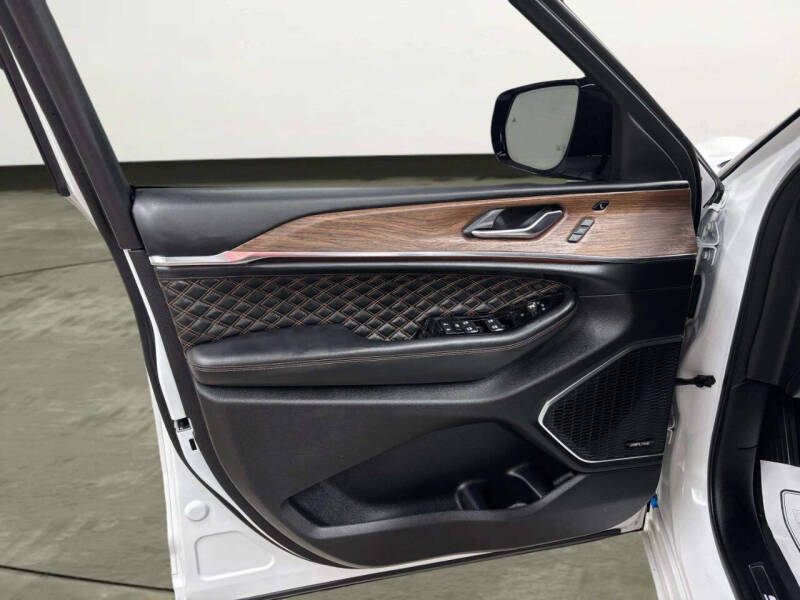 2023 Jeep Grand Cherokee Summit