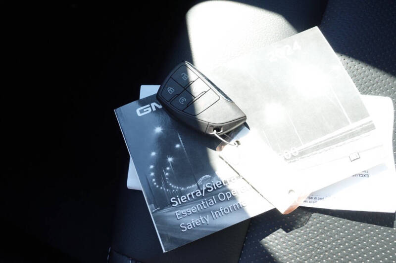 2024 GMC Sierra 1500 Elevation