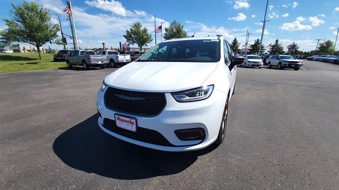 2024 Chrysler Pacifica for sale at Victoria Auto Sales in Victoria, MN