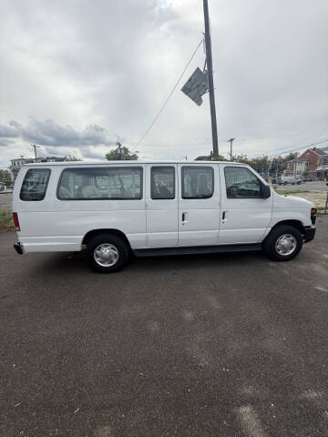 2013 Ford E-Series E-350 SD XLT