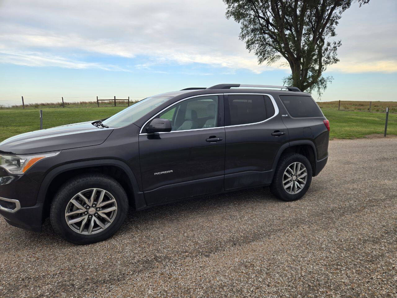 Gray 2017 GMC Acadia SLE-2 4x4 SLE-2 4dr SUV 1