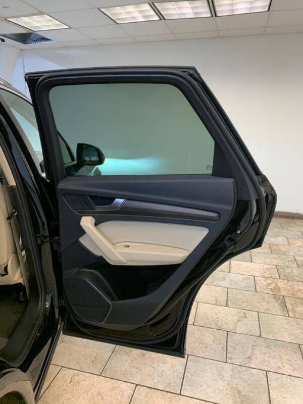 2023 Audi Q5 quattro Premium 40 TFSI