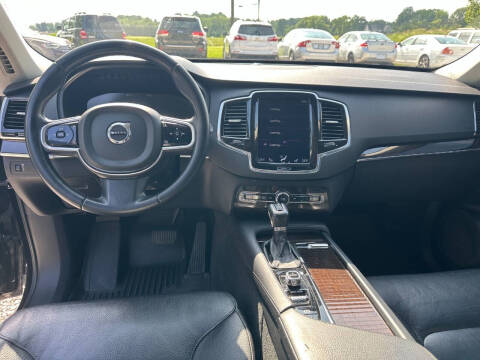 2017 Volvo XC90 T6 Momentum