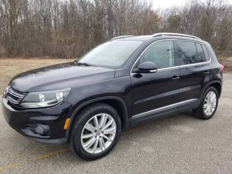 2012 Volkswagen Tiguan for sale at Akron Auto Center in Akron OH
