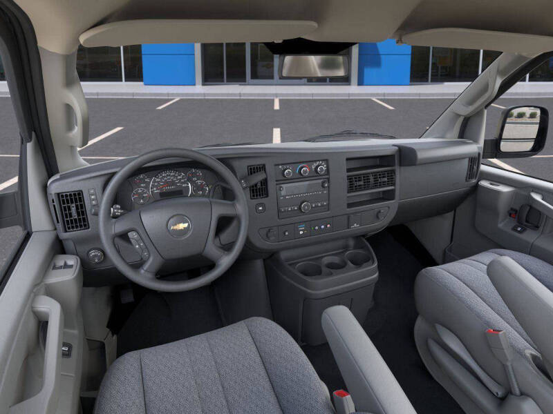 2025 Chevrolet Express 3500