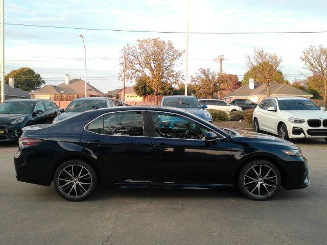 2022 Toyota Camry SE