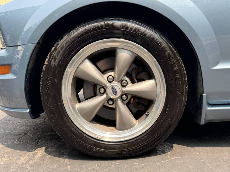 2005 Ford Mustang GT Premium