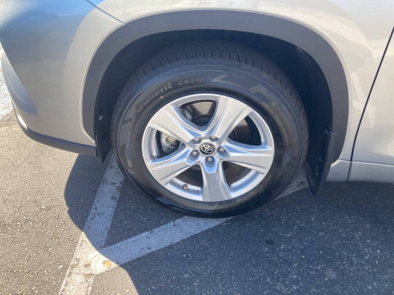 2024 Toyota Highlander LE