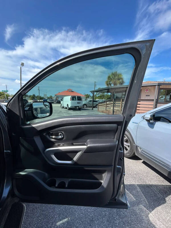 2017 Nissan Titan