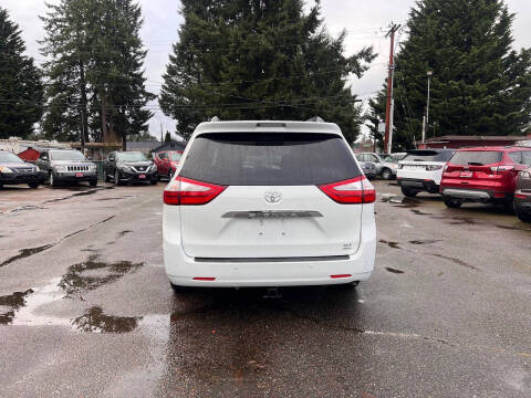 2017 Toyota Sienna XLE 7-Passenger