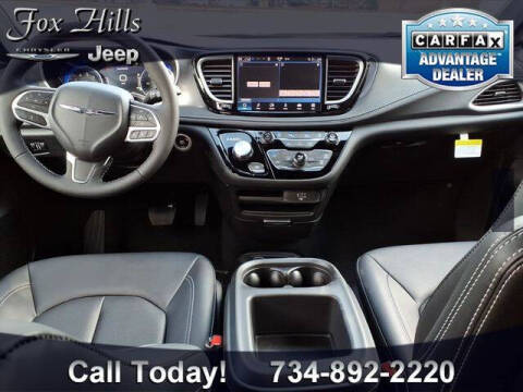 2026 Chrysler Pacifica Select