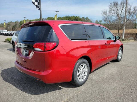 2025 Chrysler Voyager LX