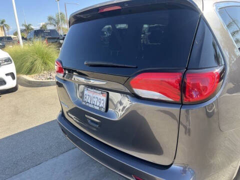 2022 Chrysler Voyager LX
