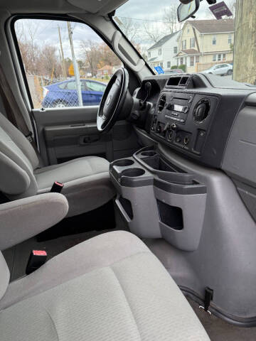 2010 Ford E-Series E-350 SD XLT