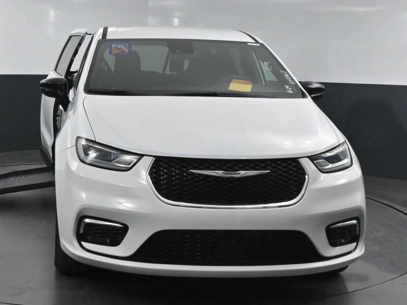 2024 Chrysler Pacifica Touring