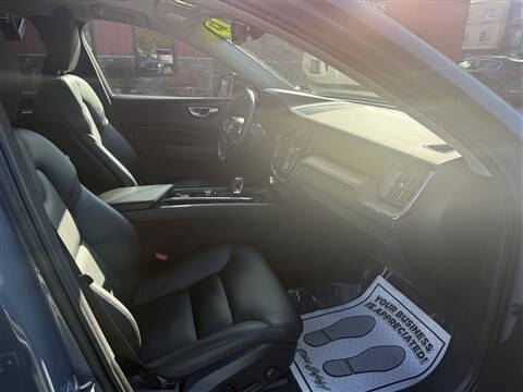 2023 Volvo XC60 B5 Plus Dark Theme