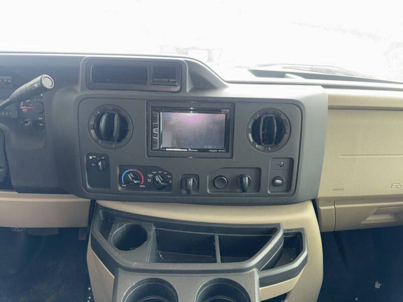 2017 Ford E-Series E-450 SD