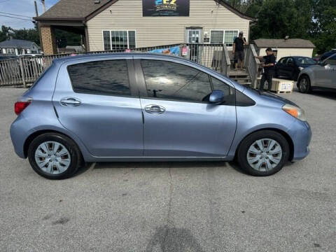 2012 Toyota Yaris 5-Door LE