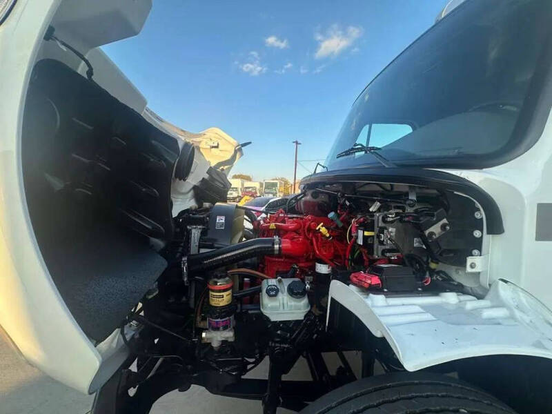 2020 Freightliner M2 106