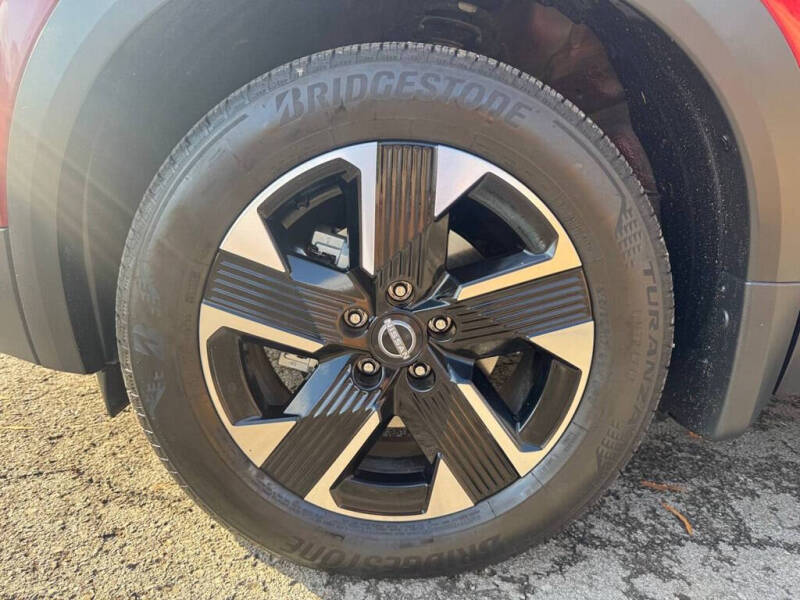 2025 Nissan Kicks SR