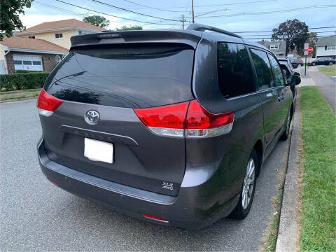 2014 Toyota Sienna XLE 7-Passenger