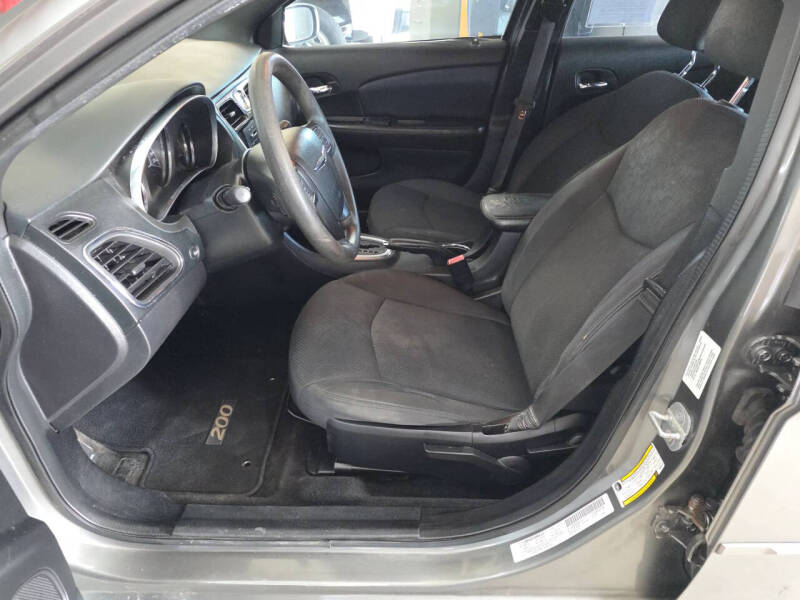 2013 Chrysler 200 LX