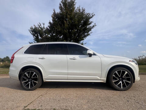 2022 Volvo XC90 T6 Momentum 7-Passenger