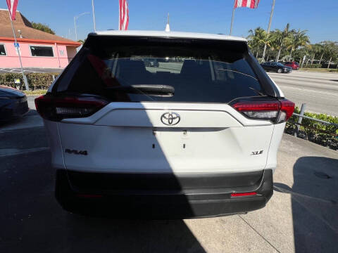 2020 Toyota RAV4 XLE