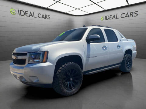 2013 Chevrolet Avalanche LS Black Diamond