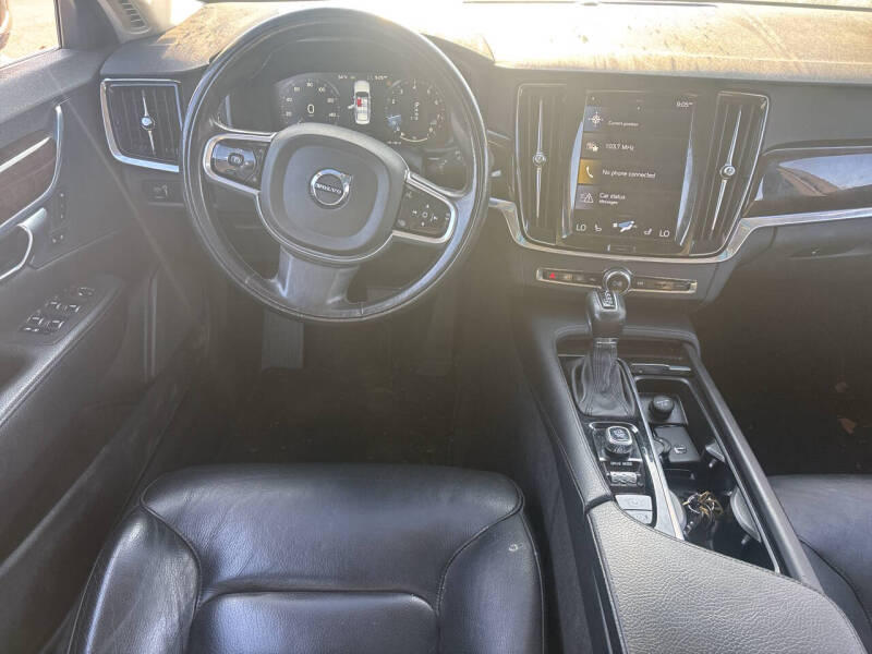 2018 Volvo S90 T5 Momentum