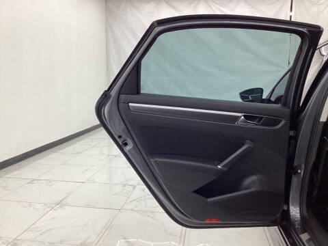 2018 Volkswagen Passat 2.0T R-Line