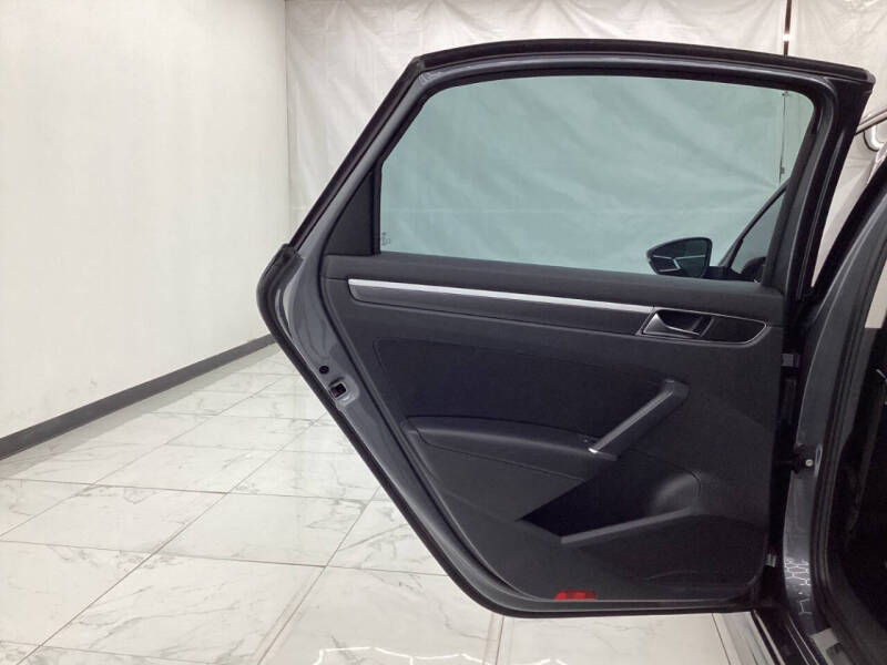 2018 Volkswagen Passat 2.0T R-Line