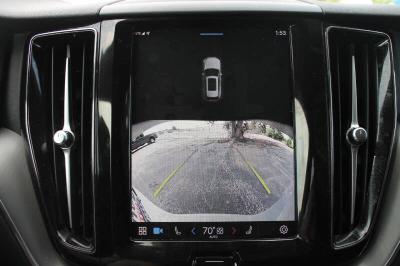 2024 Volvo XC60 B5 Core Dark Theme