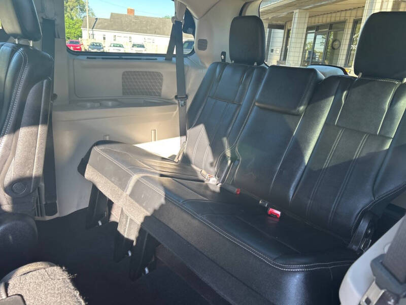 2013 Chrysler Town and Country Touring-L