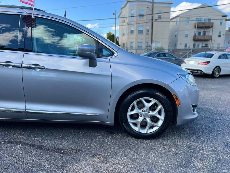 2017 Chrysler Pacifica Touring-L