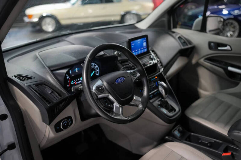 2022 Ford Transit Connect Titanium