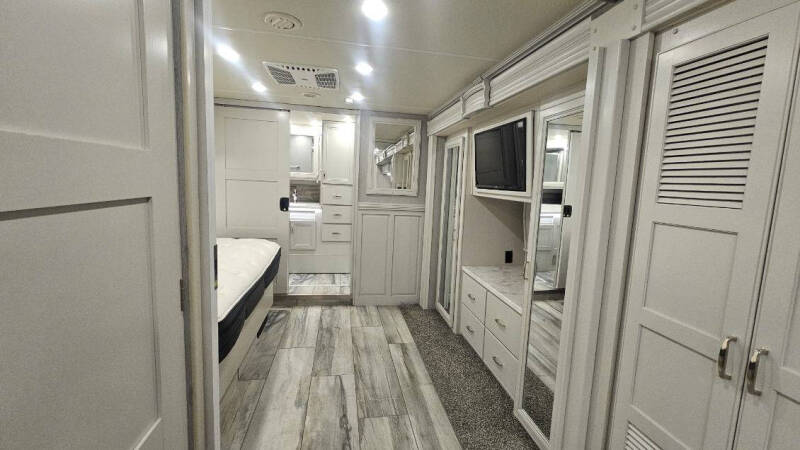 2022 Holiday Rambler Endeavor 38K?