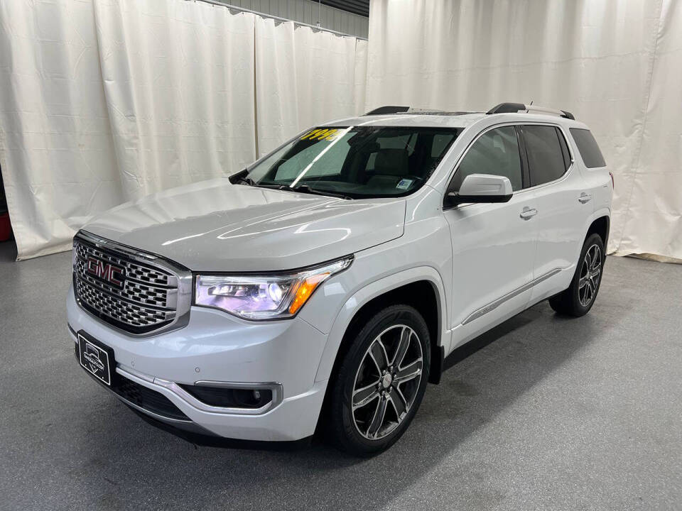 2017 GMC Acadia Denali's photo
