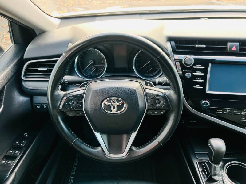 2019 Toyota Camry SE photo 19