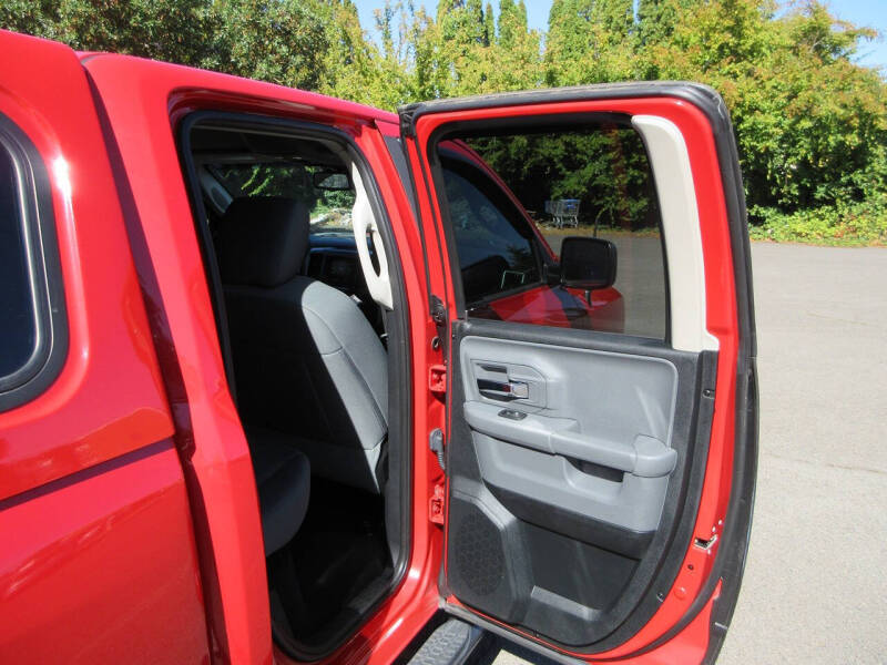 2016 RAM 1500 SLT