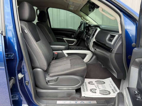 2017 Nissan Titan SV