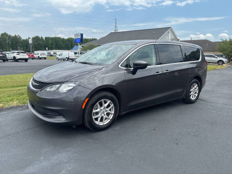 2022 Chrysler Voyager LX