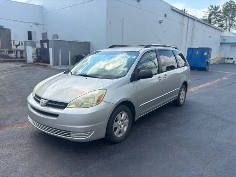 2004 Toyota Sienna LE's photo