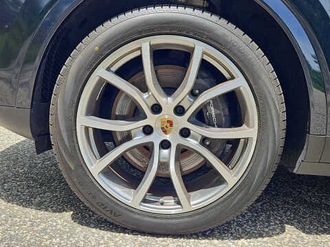 2023 Porsche Cayenne Platinum Edition