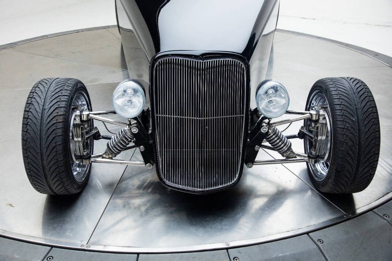 1933 Ford Model 40 10