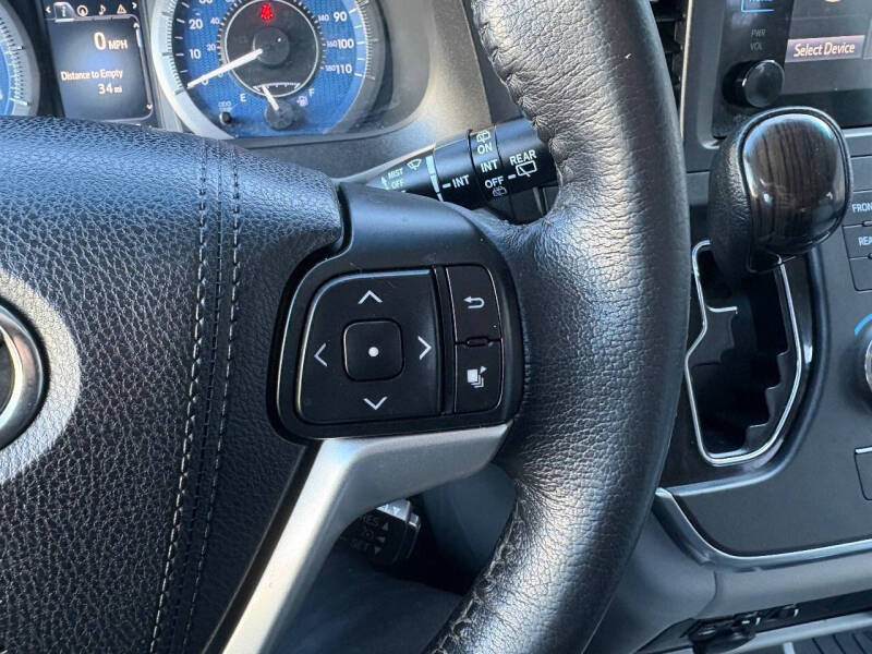 2017 Toyota Sienna XLE Premium 7-Passenger