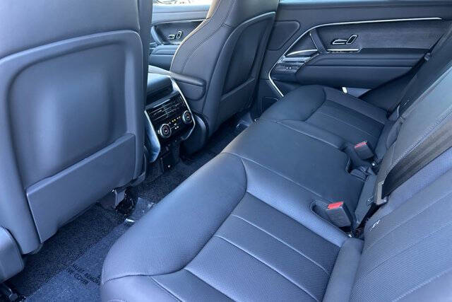 2025 Land Rover Range Rover P530 SE