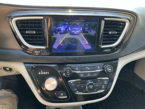 2017 Chrysler Pacifica Touring-L