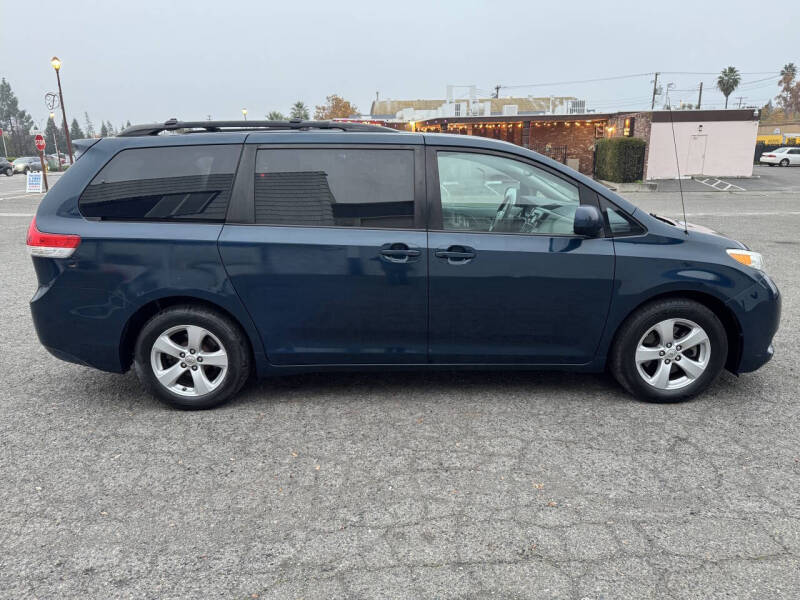 2011 Toyota Sienna LE 8-Passenger